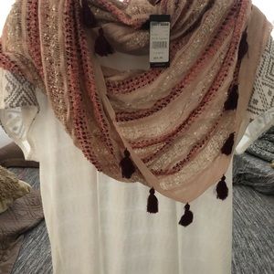 Miss me flow shirt and express scarf